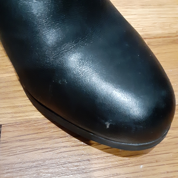 Black cuff boots with 3 in heel. - Picture 4 of 4